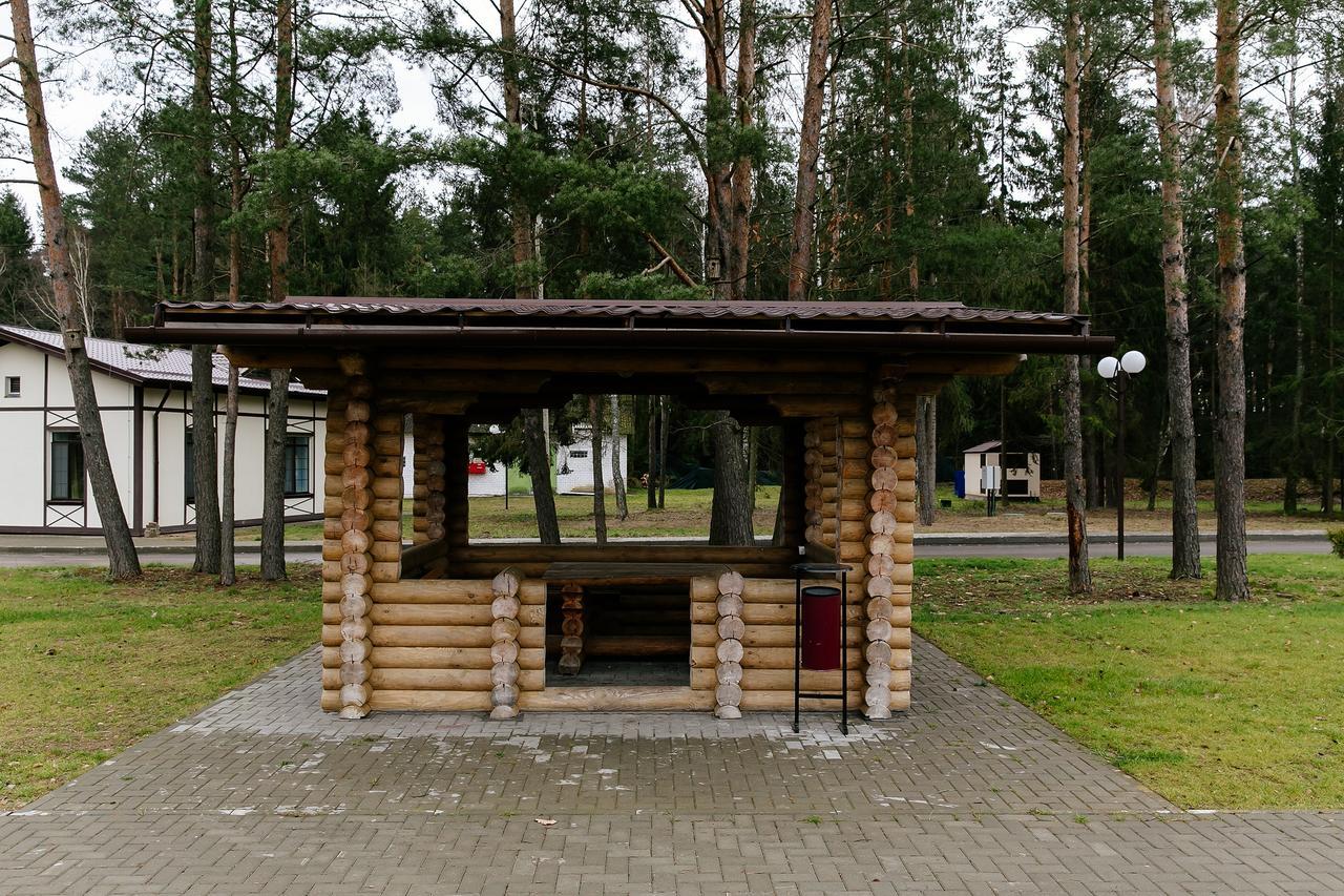 Baza Otdykha Chaika Hotel Zhodzina Ngoại thất bức ảnh